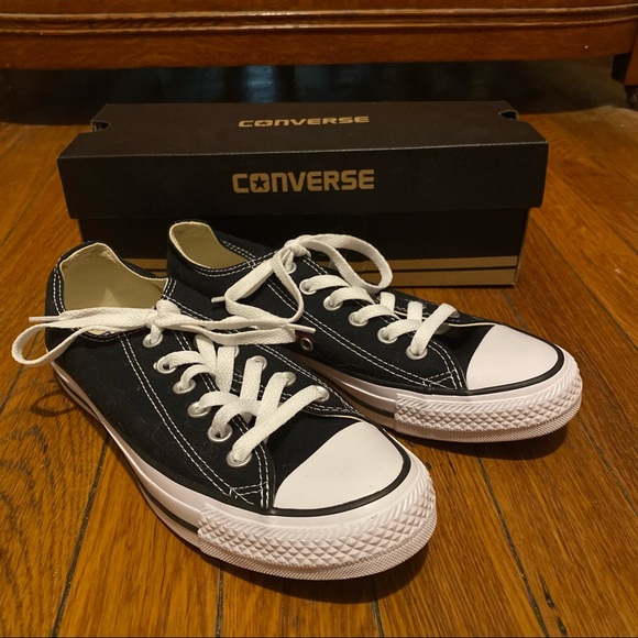 Converse Shoes - HP 🎉 chuck taylor all star low top black sneakers